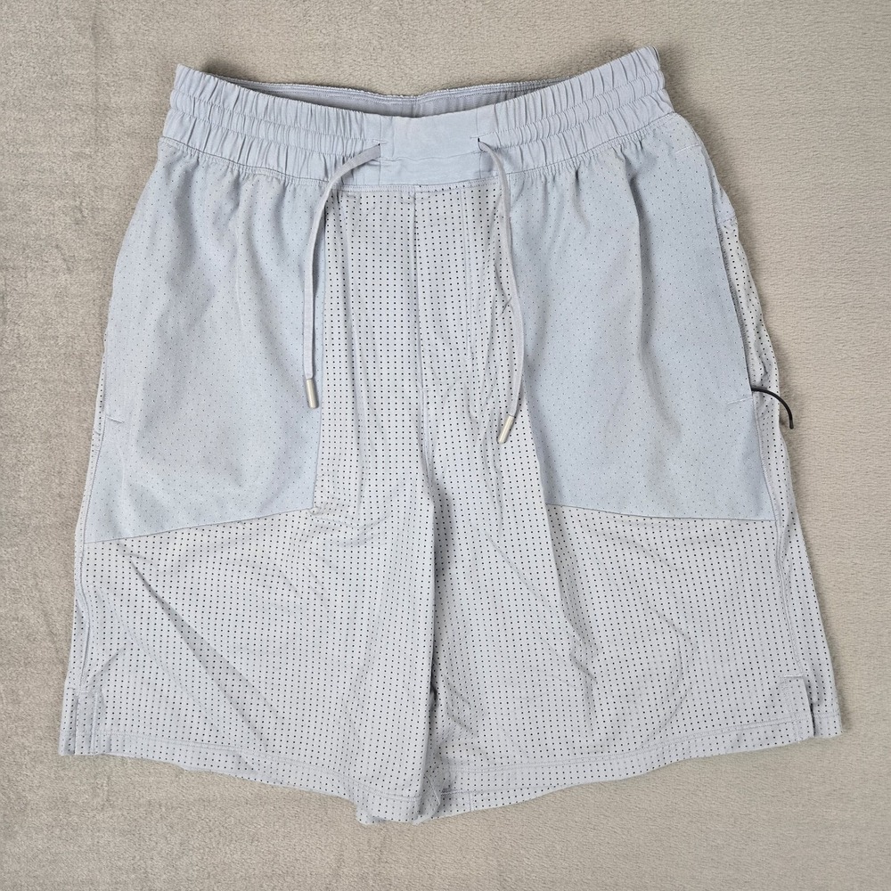 Lululemon Step Back Jump‎ Short 9" Mens Medium Chambray Blue Lined EUC